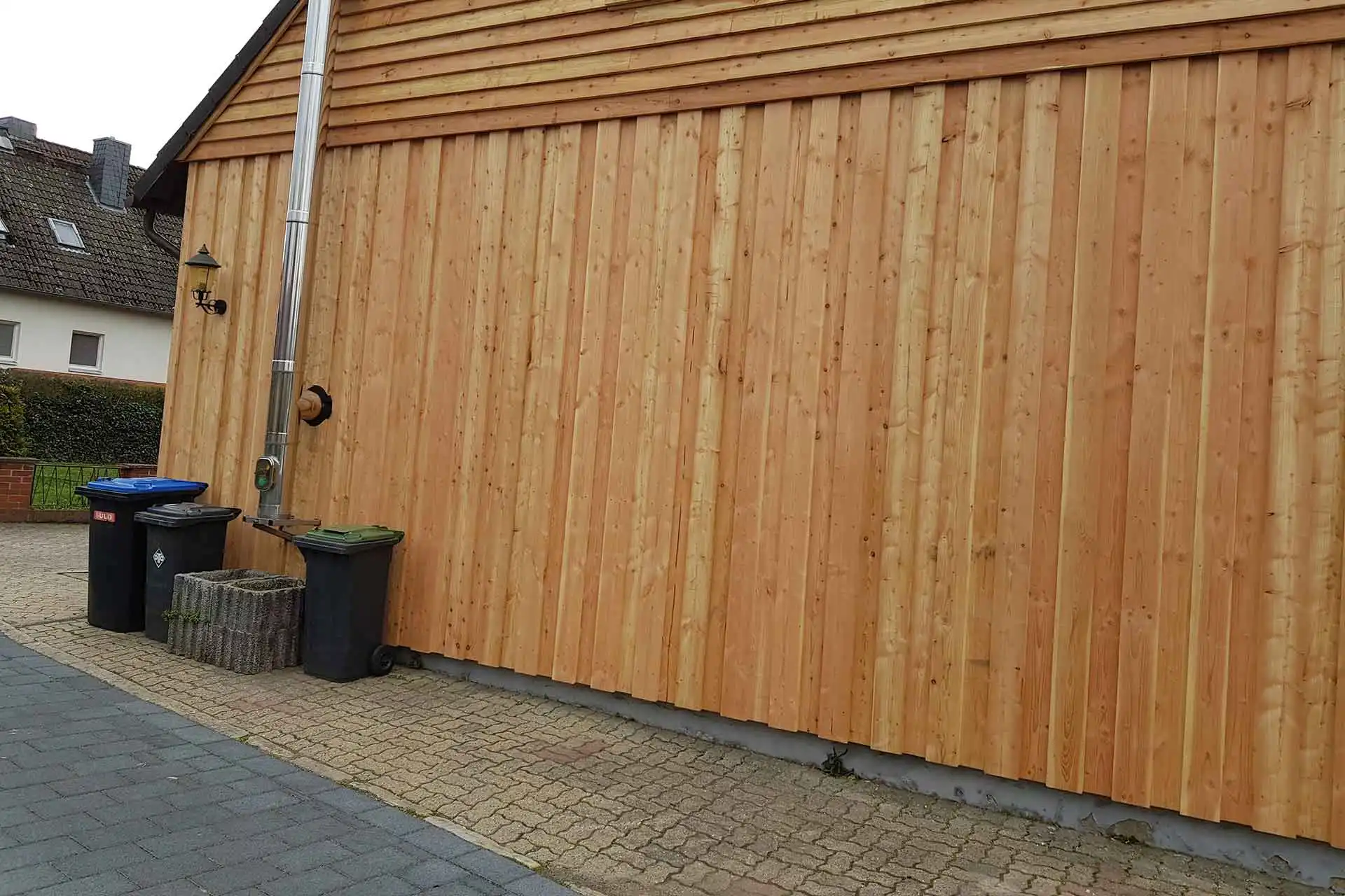 Dachdecker Dinse - Ihr Dachdecker für Ahrensbök & Schöningen. Alles aus einer Hand. Über Uns - Dachdeckermeister Thomas Dinse - Leistungen - Fassadenverkleidung Vielfältige Materialien - Schutz und Optik perfekt kombiniert – langlebige Fassadenlösungen nach Ihren Wünschen.