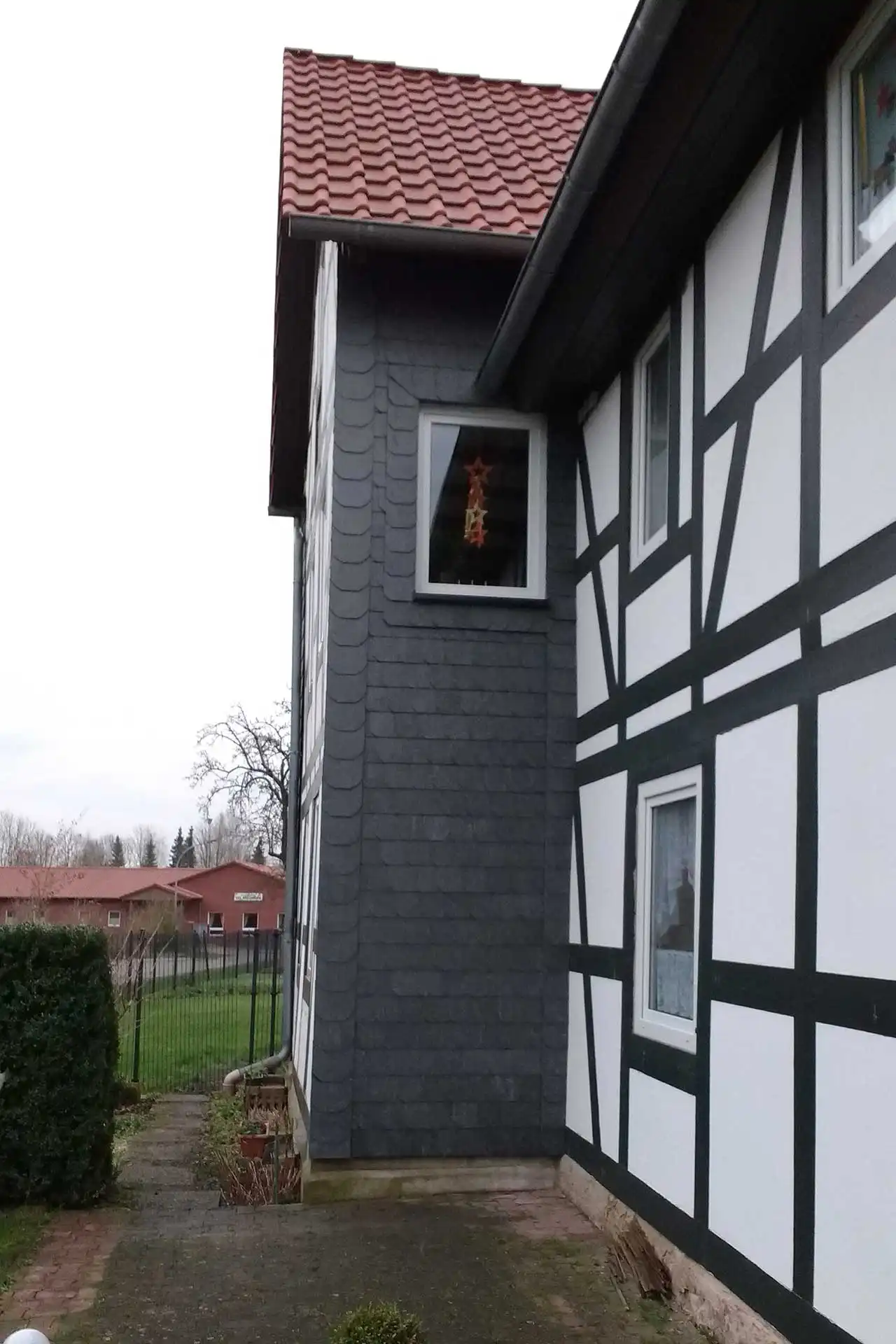 Dachdecker Dinse – Ihr Dachdecker für Ahrensbök & Schöningen. Alles aus einer Hand. Über Uns – Dachdeckermeister Thomas Dinse – Leistungen – Fassadenverkleidung Vielfältige Materialien – Schutz und Optik perfekt kombiniert – langlebige Fassadenlösungen nach Ihren Wünschen.